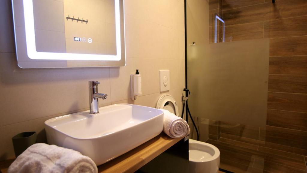 Koni'S Studio Apartments 티라나 외부 사진