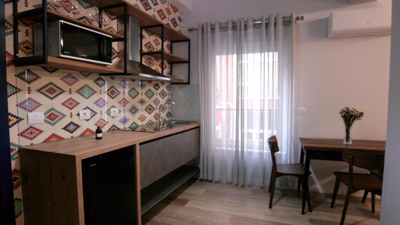 Koni'S Studio Apartments 티라나 외부 사진