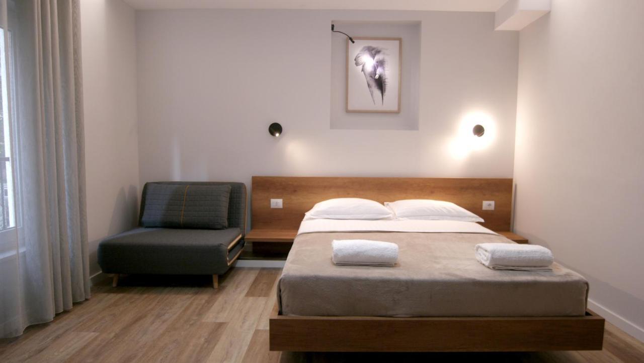 Koni'S Studio Apartments 티라나 외부 사진